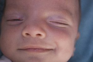 bébé souriant