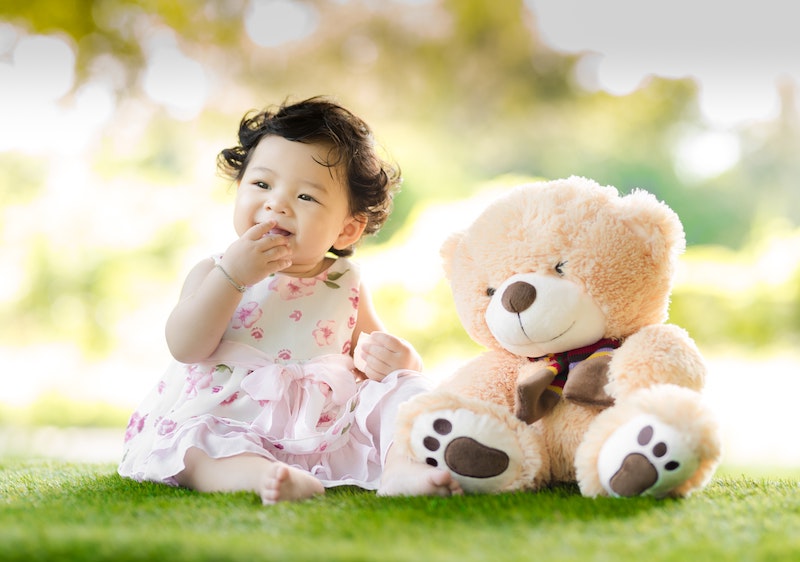 Enfant et peluche